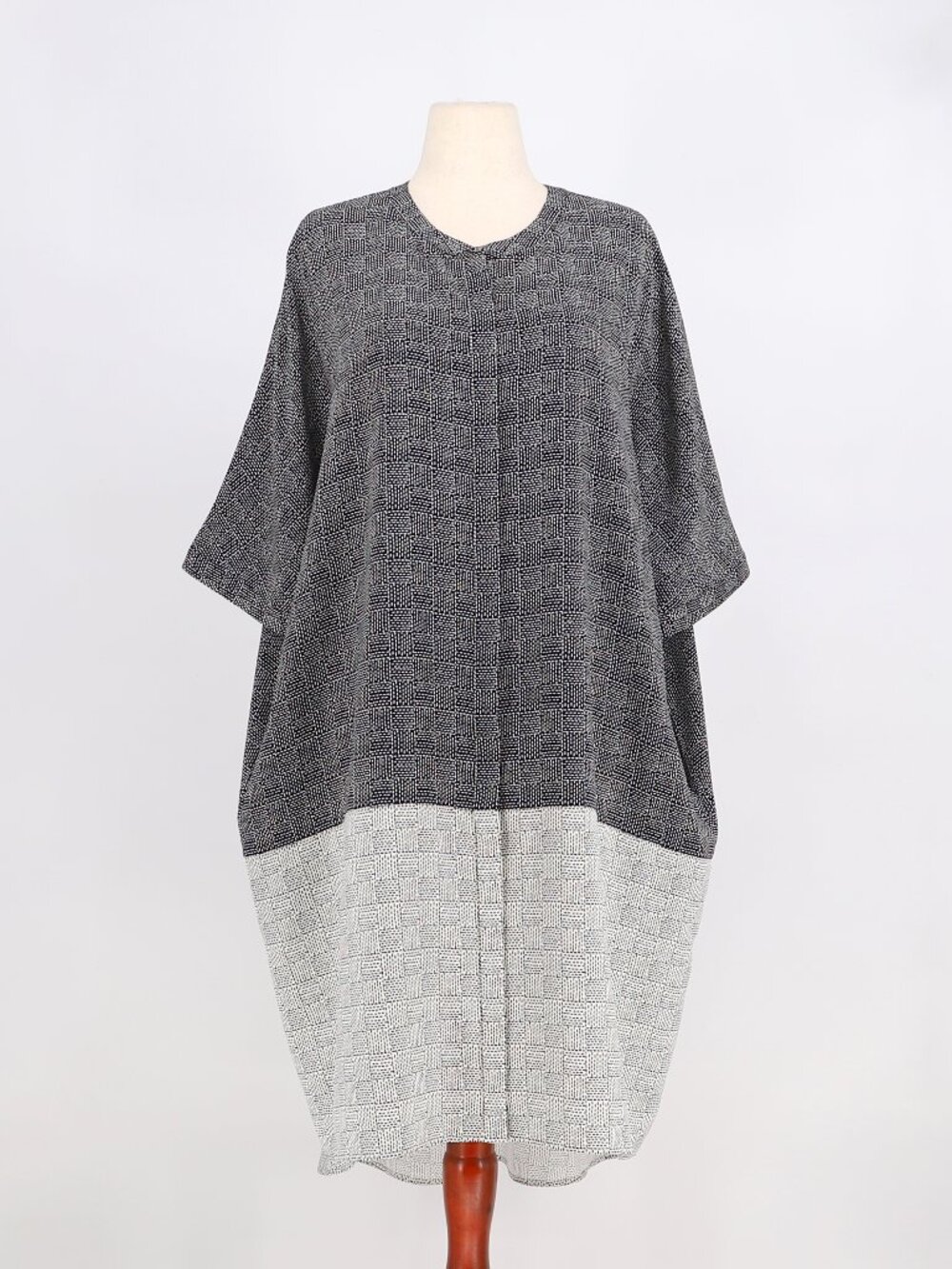 ST. JOHN Silk Black White Geometric Colorblock Oversized Shirtdress Size XL
